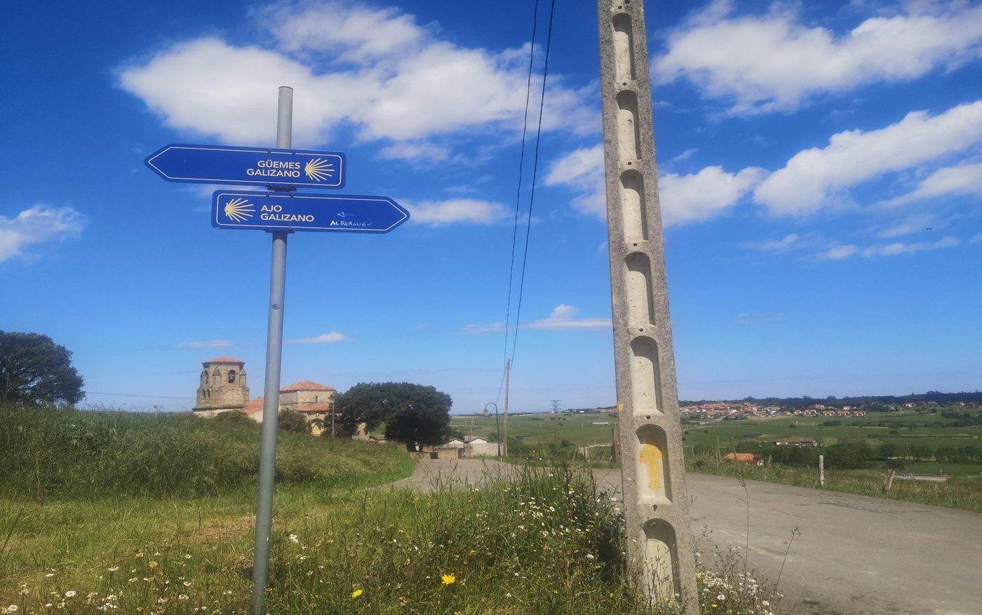 Iglesia de Bareyo en el Camino del Norte — estilo románico en Cantabria